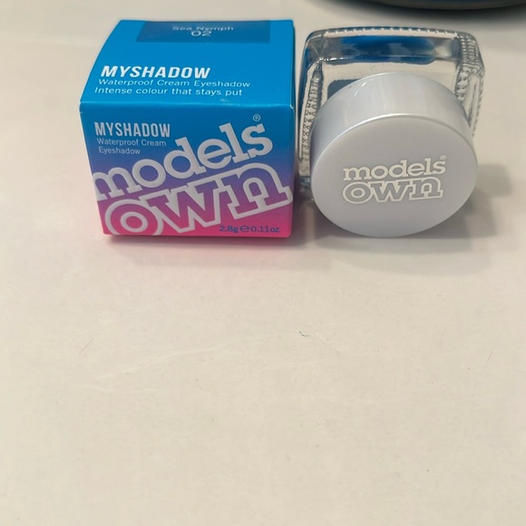 New Models Own Waterproof Cream Eyeshadow - Picture 3 of 3